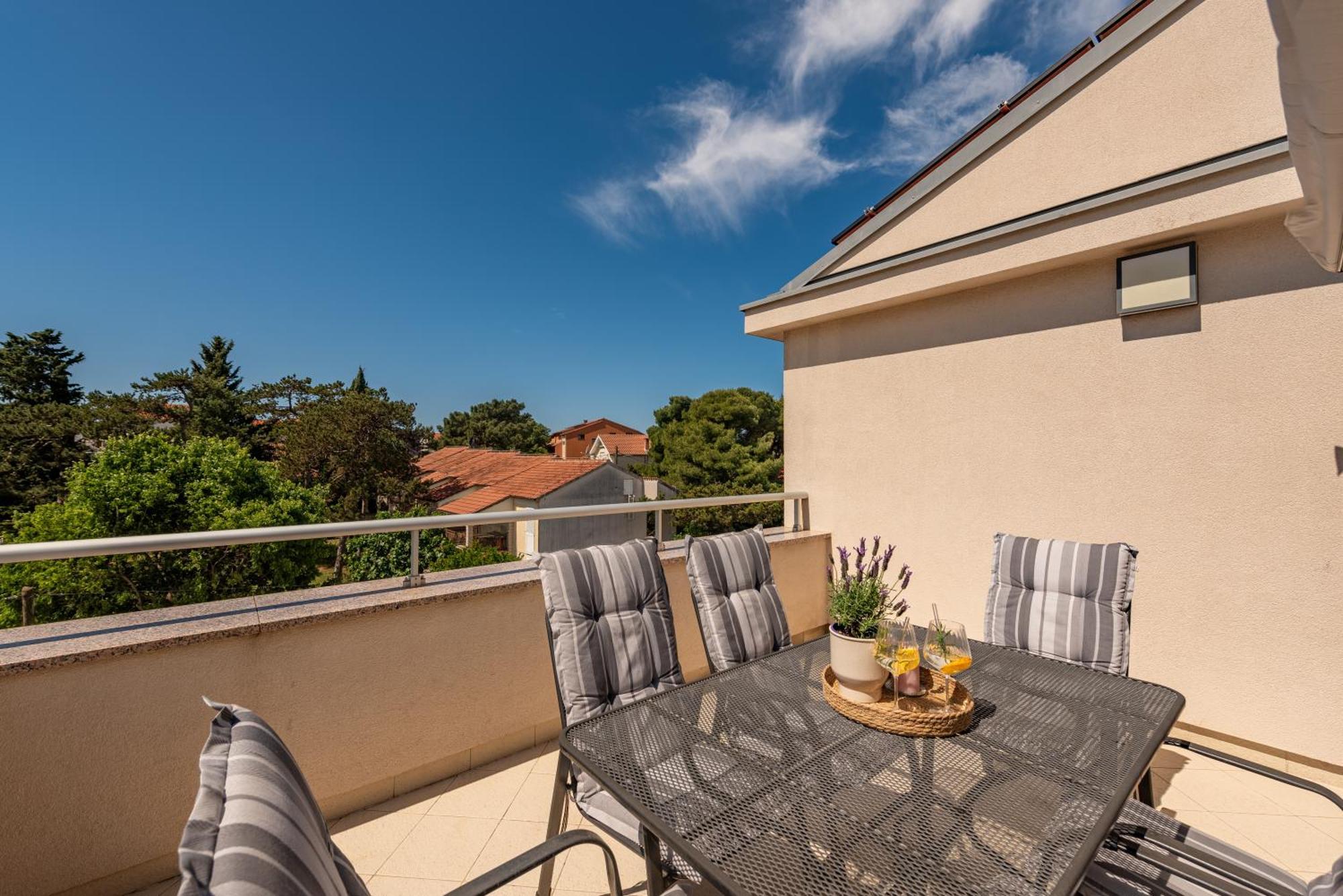 Apartments L&D Biograd Na Moru Exterior foto